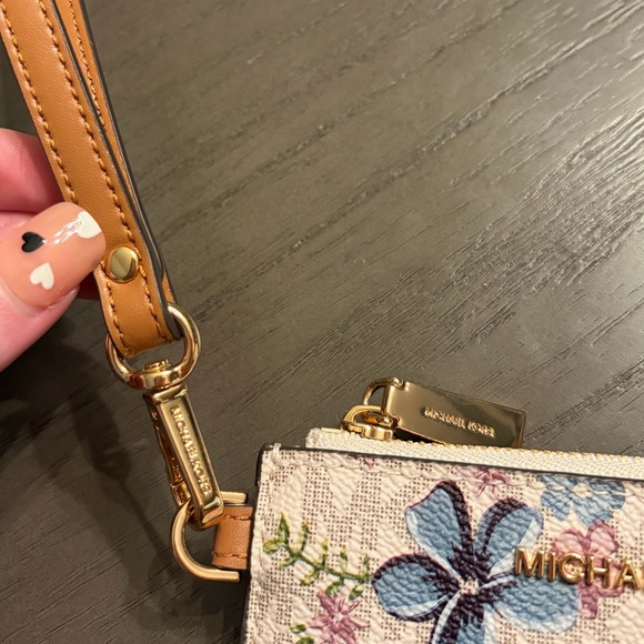 Michael Kors New Card Coin Purse with Wristlet - Picture 4 of 8